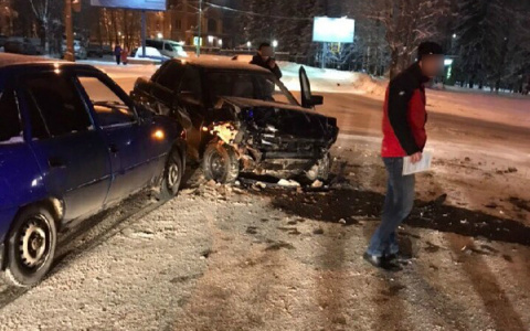 В Сыктывкаре у Мичуринского парка произошла жесткая авария, пострадал ребенок (фото, видео)