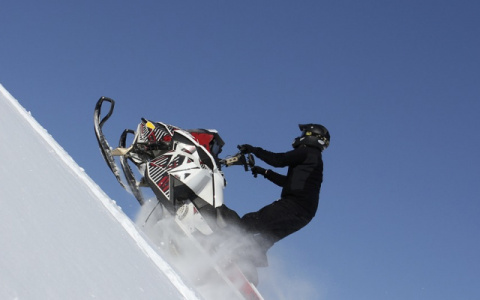 Житель Коми отправил неизвестным полмиллиона рублей за «призрачный» снегоход