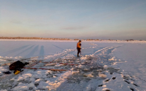 В Коми два брата провалились под лед на снегоходе, один из них погиб