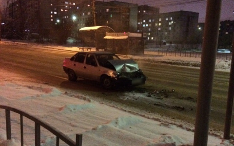 В Сыктывкаре «Дэу» протаранила «буханку» прямо на «зебре» (фото)