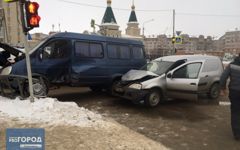 В Сыктывкаре на перекрестке возле храма произошло жесткое ДТП (фото)
