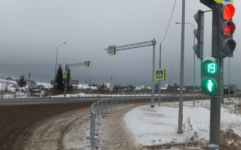На выезде из Сыктывкара спустя много лет появились светофоры (фото)