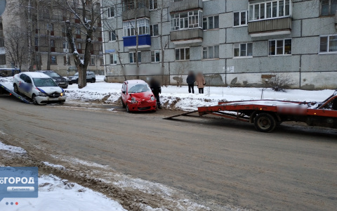 В Сыктывкаре автомобиль ЧОПа не поделил дорогу с «Матизом»