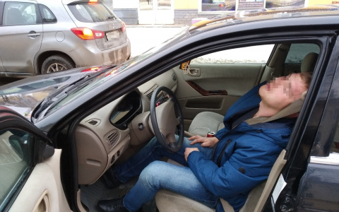 В Сыктывкаре 28-летний водитель отключился прямо посреди дороги