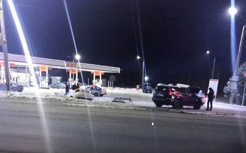 В Сыктывкаре из-за столкновения иномарок пострадали два человека (фото)