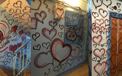 «Ромео и Джульетта» из Коми: влюбленный житель разрисовал весь подъезд сердечками