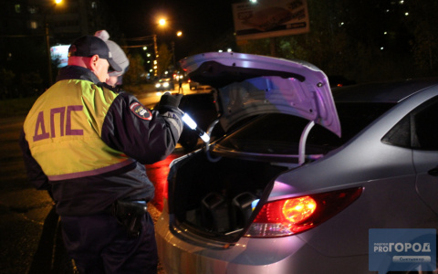 В Сыктывкаре нетрезвая женщина угрожала инспектору ГИБДД отверткой