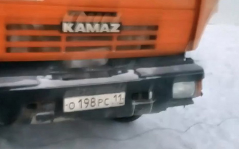 В Коми водитель мусоровоза спалил проводку в доме, когда «воровал» из него электричество (видео)