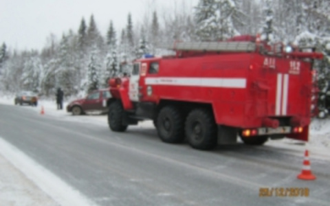 В Коми женщина на «Рено» снесла щит «Аварийный участок»