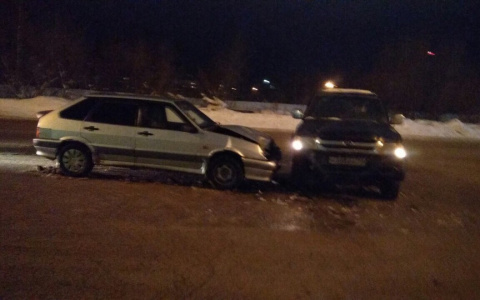 В Сыктывкаре в аварии на перекрестке пострадал пятилетний ребенок (фото)