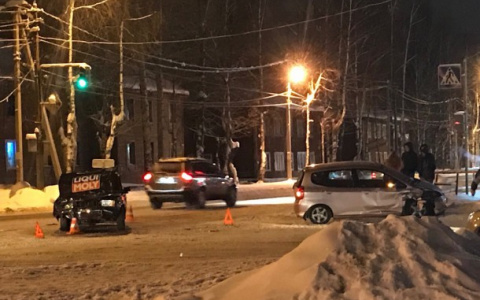 В Сыктывкаре «Хонда» не поделила перекресток с «Жигулями»