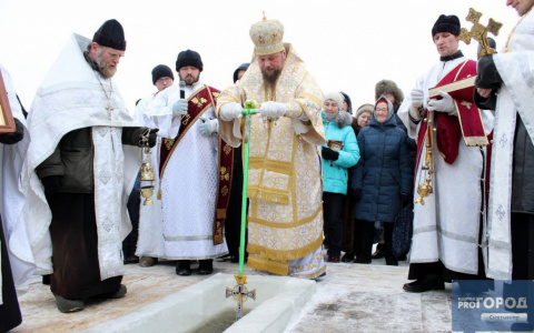 В Сыктывкаре на Крещение прорубь застелют еловыми ветками