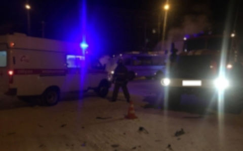 В Коми «Шевроле» столкнулась с «Тойотой» и протаранила дом
