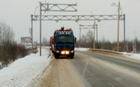 Сыктывкарцы: «Водители лесовозов закрывают половину дороги, чтобы обмануть весы» (видео)