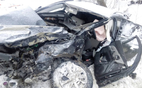 Известный в Коми певец, который влетел на «легковушке» в «КамАЗ», находится в коме