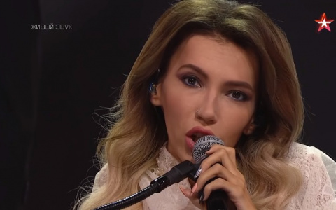 Юлия Самойлова из Коми исполнила песню «Жизнь» с финалистами всероссийского вокального конкурса