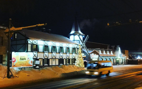 Фото дня: вечерний вид на одно из самых запоминающихся зданий Сыктывкара