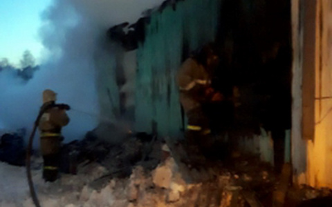 В Коми произошел пожар в частном доме, погибли три человека