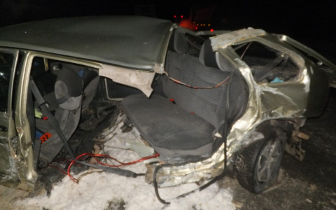 В Коми «Киа» столкнулась с «Ладой» на трассе и порвала ее надвое