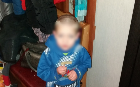 В Коми нашли одинокого ребенка, который бродил по улицам без одежды