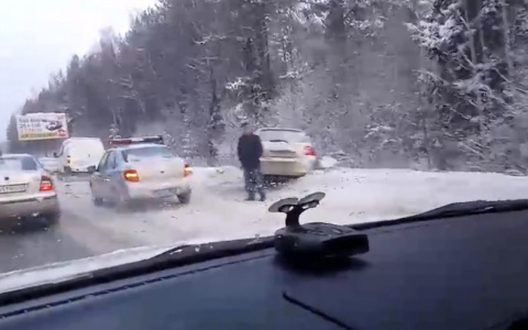 В Сыктывкаре за утро произошло пять аварий, есть пострадавшие