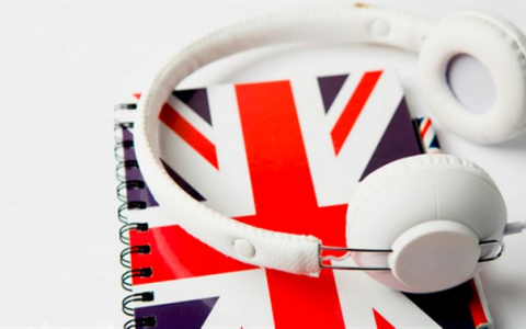 В центре Сыктывкара учат английскому на коми языке