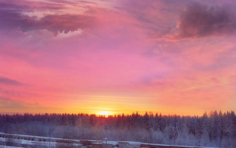 Фото дня: оранжево-розовый закат в Сыктывкаре