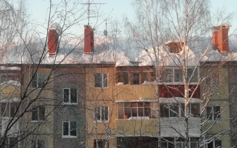 В Сыктывкаре мужчина упал с балкона собственной квартиры