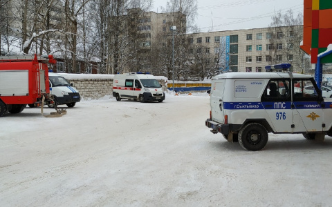 В Сыктывкаре оцепили еще один торговый центр: очевидцы говорят о «бомбе»