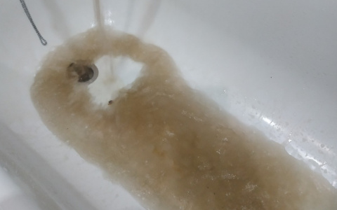 Сыктывкарец о воде темного цвета, которая течет из крана: «Разве в квитанции на оплату есть «Кока-Кола?»»