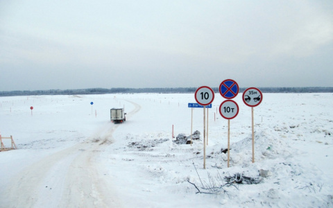 В Сыктывкаре закрыли одну из ледовых переправ через Вычегду