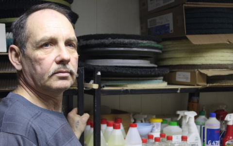 «Грязная работа»: кто в Сыктывкаре убирает квартиры, в которых умерли люди или произошел пожар