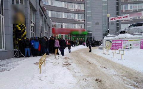 Сыктывкарцы выстроились в огромную очередь ради бесплатной еды