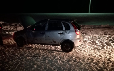 В Коми водитель «Калины» опрокинулся на дороге и поранил палец