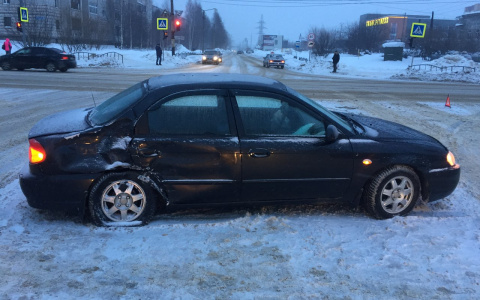 Появились подробности ДТП с двумя иномарками на самом опасном перекрестке Сыктывкара