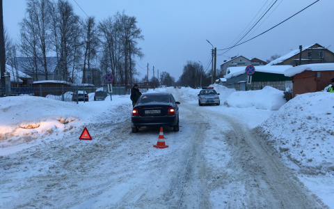 В Сыктывкаре ребенок перебегал дорогу и угодил под колеса авто