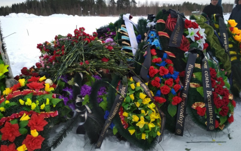 В Сыктывкаре прошли похороны подполковника полиции и его дочери, которые погибли в ДТП