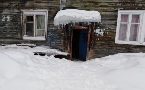 Житель Коми почистил тропинку к дому от снега и получил штраф