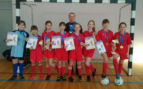 Футболистки-школьницы из Сыктывкара разгромили соперников в Пскове и стали чемпионами Северо-Запада