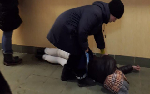 В Сыктывкаре женщина не смогла выстоять в очереди и упала в обморок с пеной у рта
