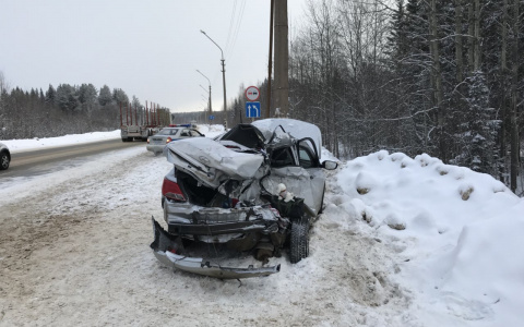 Под Сыктывкаром столкнулись «Хендэ» и КамАЗ, погиб ребенок (фото)