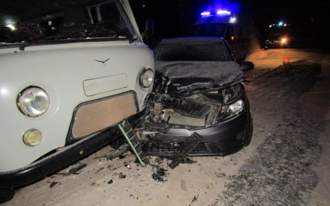 На трассе в Коми «КИА» въехала под «буханку», пострадала женщина