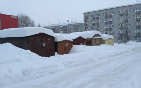 Житель Коми угодил под колеса собственного авто