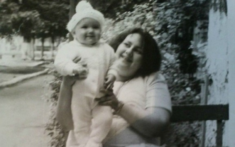 Девушка из Молдавии, у которой умерли родители, ищет родственников в Сыктывкаре