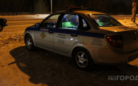 Трое жителей Коми разбили угнанную машину, нашли еще одно авто, врезались в дерево, а потом пошли домой