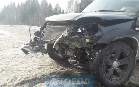 На трассе под Сыктывкаром «Ауди» влетела в «Шевроле»: пострадала женщина (фото)