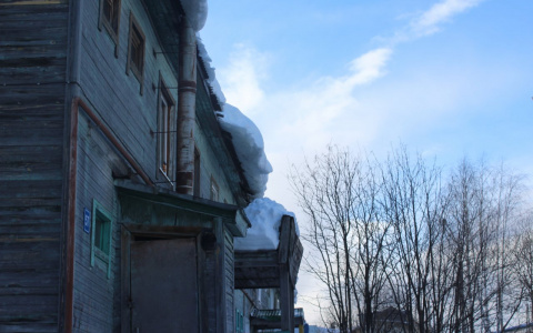Мэрия искала глыбы на крышах Сыктывкара и выписывала за них штрафы (фото)