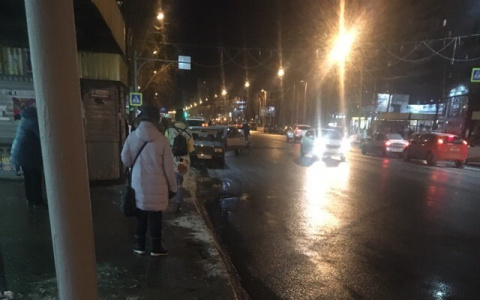 В Сыктывкаре рядом с поликлиникой сбили женщину (фото)