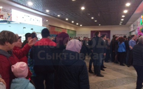 Открытие нового магазина в Сыктывкаре спровоцировало невероятную очередь