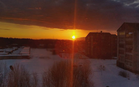 Фото дня: пламенный восход над Сыктывкаром